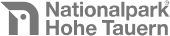 Logo des Nationalparks Hohe Tauern in grüner Schrift mit stilisiertem Symbol. | © Nationalparkverwaltung Salzburg