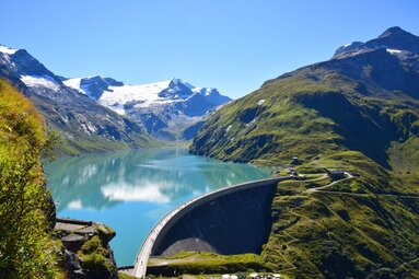 Stausee in den Alpen mit türkisblauem Wasser, umgeben von Gletschern und Bergen. | © VERBUND Tourismus GmbH