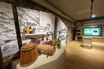 Ausstellung im Felberturm Museum mit Exponaten zu Wein und Gewürzen der Vergangenheit. | © Franz Reifmüller