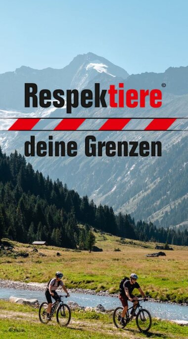 Zwei Mountainbiker fahrenim Krimmler Achental. | © Ferienregion Nationalpark Hohe Tauern - Mathäus Gartner
