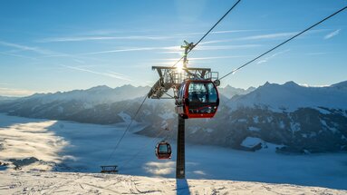 Gondelbahn bei Sonne über einem verschneiten Tal. | © Mittersill Plus GmbH - Gerald Lobwein