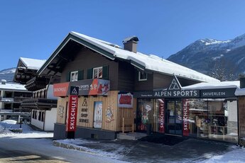 Skischule Alpen Sports mit Schnee und Bergen im Hintergrund | © Alpen Sports / Hohe Tauern National Park holiday region