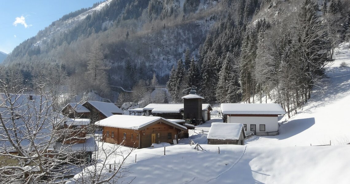 Verschneites Alpendorf in den Hohen Tauern im Sonnenschein | © Ferienregion Nationalpark Hohe Tauern