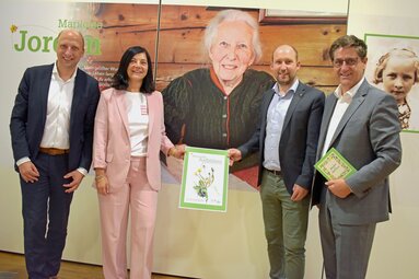  Präsentation mit Porträt von Marliose Jordan und vier Personen. | © Ferienregion Nationalpark Hohe Tauern